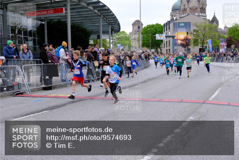 25.04.2026 - Das Zehntel Tim E. http://msf.ph/oto/9574693 25.04.2026 10:51:27 Ziel 5251, 5379, 5688, 5794, 5838, 6088, 6350, 6659, 6691, 6856, 6908, 6988, 7073, 7158, 7169, 7178, 7186, 7321, 7332, 7590, 7719, 7723, 7729, 7900, 7946, 7957, 7981, 8023, 8039 meine-sportfotos.de