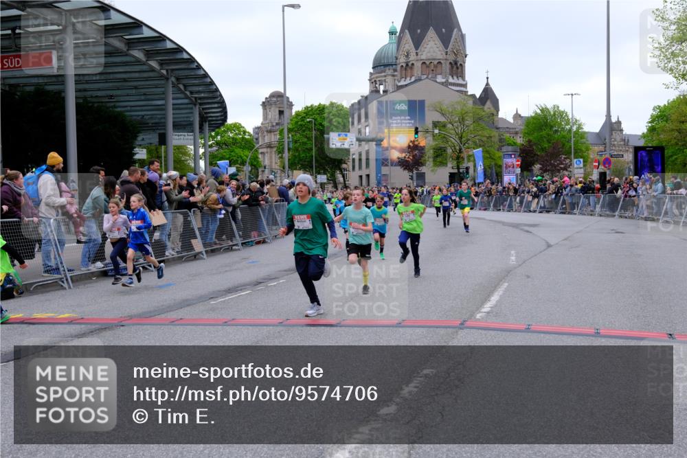 25.04.2026 - Das Zehntel Tim E. http://msf.ph/oto/9574706 25.04.2026 10:51:29 Ziel 5251, 5362, 5379, 5396, 5433, 5688, 5794, 5838, 6088, 6532, 6550, 6659, 6691, 6822, 6856, 6908, 6988, 7073, 7136, 7158, 7169, 7178, 7186, 7321, 7332, 7590, 7719, 7900, 7946, 7957, 7981, 8039 meine-sportfotos.de