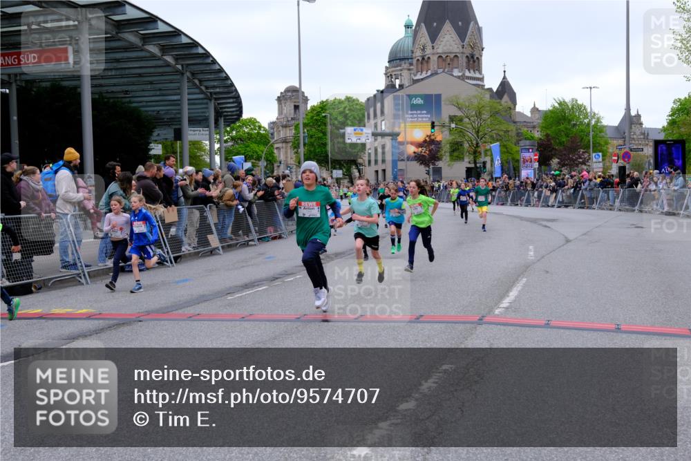 25.04.2026 - Das Zehntel Tim E. http://msf.ph/oto/9574707 25.04.2026 10:51:29 Ziel 5251, 5362, 5379, 5396, 5433, 5688, 5794, 5838, 6088, 6532, 6550, 6659, 6691, 6822, 6856, 6908, 6988, 7073, 7136, 7158, 7169, 7178, 7186, 7321, 7332, 7590, 7719, 7900, 7946, 7957, 7981, 8039 meine-sportfotos.de