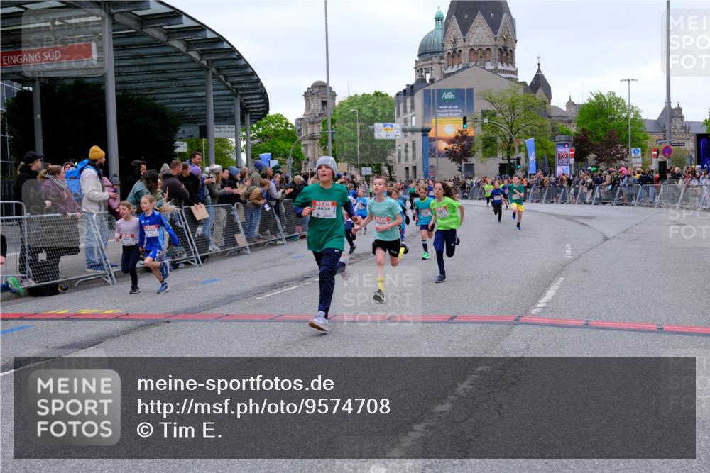 25.04.2026 - Das Zehntel Tim E. http://msf.ph/oto/9574708 25.04.2026 10:51:29 Ziel 5251, 5362, 5379, 5396, 5433, 5688, 5794, 5838, 6088, 6532, 6550, 6659, 6691, 6822, 6856, 6908, 6988, 7073, 7136, 7158, 7169, 7178, 7186, 7321, 7332, 7590, 7719, 7900, 7946, 7957, 7981, 8039 meine-sportfotos.de