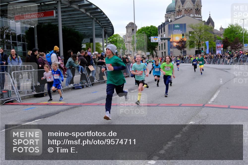 25.04.2026 - Das Zehntel Tim E. http://msf.ph/oto/9574711 25.04.2026 10:51:29 Ziel 5251, 5362, 5379, 5396, 5433, 5688, 5794, 5838, 6088, 6532, 6550, 6659, 6691, 6822, 6856, 6908, 6988, 7073, 7136, 7158, 7169, 7178, 7186, 7321, 7332, 7590, 7719, 7900, 7946, 7957, 7981, 8039 meine-sportfotos.de