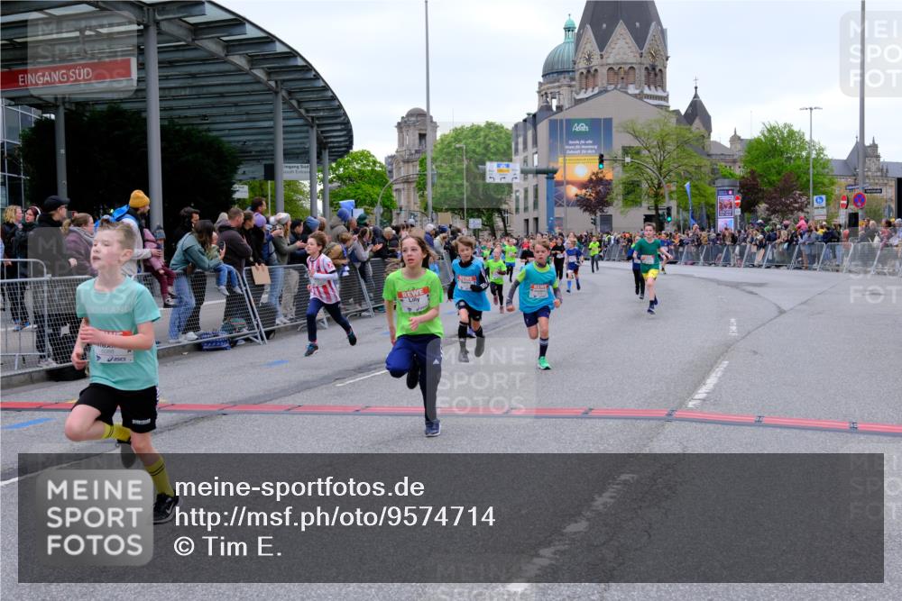 25.04.2026 - Das Zehntel Tim E. http://msf.ph/oto/9574714 25.04.2026 10:51:30 Ziel 5251, 5362, 5379, 5396, 5433, 5492, 5575, 5688, 5794, 5838, 6088, 6532, 6550, 6659, 6691, 6822, 6856, 6908, 6988, 7073, 7136, 7158, 7169, 7178, 7186, 7321, 7332, 7590, 7719, 7900, 7946, 7957, 7981 meine-sportfotos.de