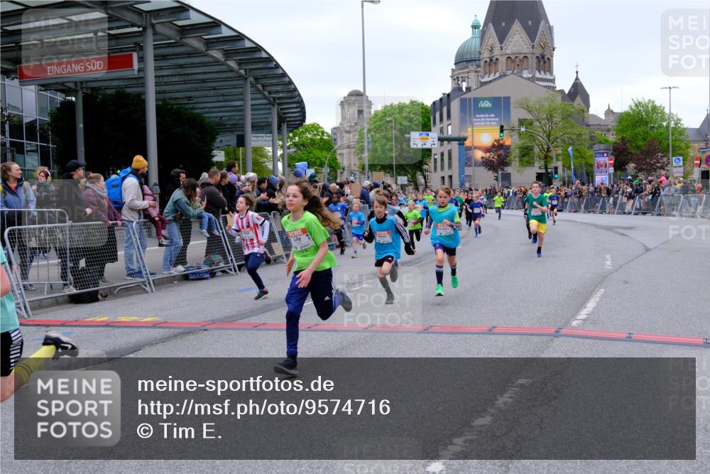 25.04.2026 - Das Zehntel Tim E. http://msf.ph/oto/9574716 25.04.2026 10:51:30 Ziel 5251, 5362, 5379, 5396, 5433, 5492, 5575, 5688, 5794, 5838, 6088, 6532, 6550, 6659, 6691, 6822, 6856, 6908, 6988, 7073, 7136, 7158, 7169, 7178, 7186, 7321, 7332, 7590, 7719, 7900, 7946, 7957, 7981 meine-sportfotos.de