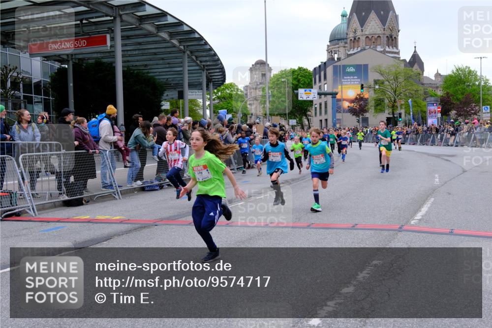 25.04.2026 - Das Zehntel Tim E. http://msf.ph/oto/9574717 25.04.2026 10:51:30 Ziel 5251, 5362, 5379, 5396, 5433, 5492, 5575, 5688, 5794, 5838, 6088, 6532, 6550, 6659, 6691, 6822, 6856, 6908, 6988, 7073, 7136, 7158, 7169, 7178, 7186, 7321, 7332, 7590, 7719, 7900, 7946, 7957, 7981 meine-sportfotos.de