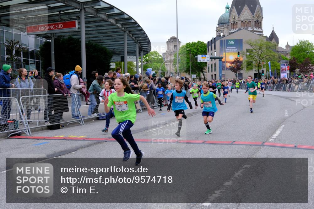 25.04.2026 - Das Zehntel Tim E. http://msf.ph/oto/9574718 25.04.2026 10:51:30 Ziel 5251, 5362, 5379, 5396, 5433, 5492, 5575, 5688, 5794, 5838, 6088, 6532, 6550, 6659, 6691, 6822, 6856, 6908, 6988, 7073, 7136, 7158, 7169, 7178, 7186, 7321, 7332, 7590, 7719, 7900, 7946, 7957, 7981 meine-sportfotos.de