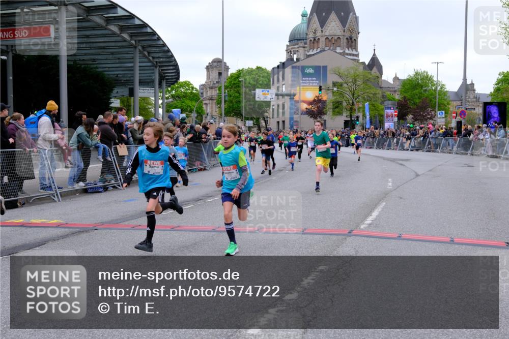 25.04.2026 - Das Zehntel Tim E. http://msf.ph/oto/9574722 25.04.2026 10:51:31 Ziel 5251, 5362, 5379, 5396, 5433, 5492, 5575, 5688, 5794, 5838, 6088, 6532, 6550, 6659, 6691, 6822, 6856, 6908, 6988, 7073, 7100, 7126, 7136, 7158, 7169, 7178, 7186, 7254, 7332, 7590, 7719, 7900, 7946, 7957, 7981 meine-sportfotos.de