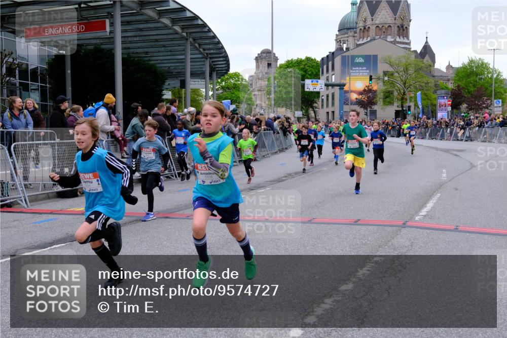 25.04.2026 - Das Zehntel Tim E. http://msf.ph/oto/9574727 25.04.2026 10:51:31 Ziel 5251, 5362, 5379, 5396, 5433, 5492, 5575, 5688, 5794, 5838, 6088, 6532, 6550, 6659, 6691, 6822, 6856, 6908, 6988, 7073, 7100, 7126, 7136, 7158, 7169, 7178, 7186, 7254, 7332, 7590, 7719, 7900, 7946, 7957, 7981 meine-sportfotos.de