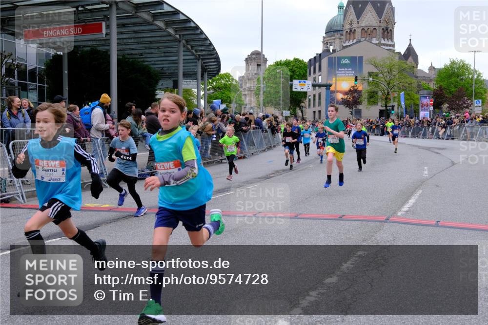 25.04.2026 - Das Zehntel Tim E. http://msf.ph/oto/9574728 25.04.2026 10:51:31 Ziel 5251, 5362, 5379, 5396, 5433, 5492, 5575, 5688, 5794, 5838, 6088, 6532, 6550, 6659, 6691, 6822, 6856, 6908, 6988, 7073, 7100, 7126, 7136, 7158, 7169, 7178, 7186, 7254, 7332, 7590, 7719, 7900, 7946, 7957, 7981 meine-sportfotos.de