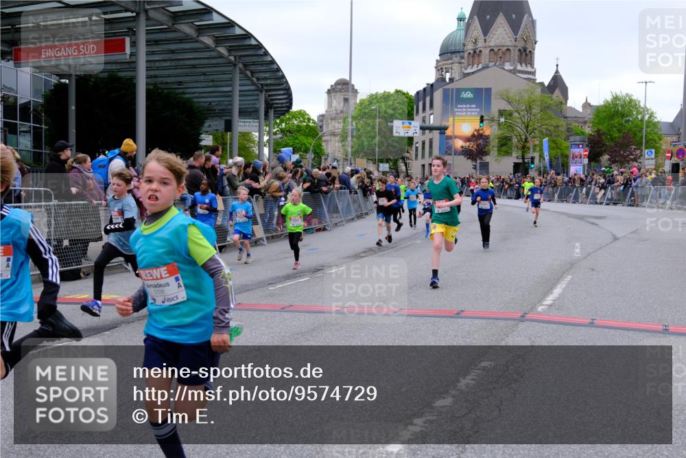 25.04.2026 - Das Zehntel Tim E. http://msf.ph/oto/9574729 25.04.2026 10:51:31 Ziel 5251, 5362, 5379, 5396, 5433, 5492, 5575, 5688, 5794, 5838, 6088, 6532, 6550, 6659, 6691, 6822, 6856, 6908, 6988, 7073, 7100, 7126, 7136, 7158, 7169, 7178, 7186, 7254, 7332, 7590, 7719, 7900, 7946, 7957, 7981 meine-sportfotos.de