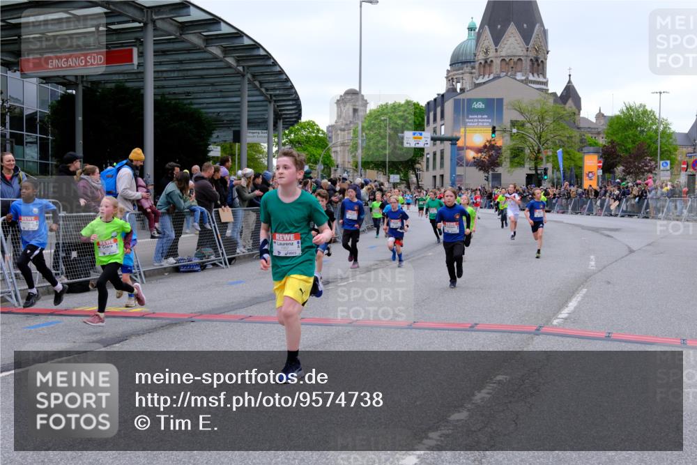 25.04.2026 - Das Zehntel Tim E. http://msf.ph/oto/9574738 25.04.2026 10:51:33 Ziel 5251, 5362, 5379, 5396, 5433, 5492, 5575, 5794, 5838, 6088, 6136, 6139, 6532, 6550, 6659, 6691, 6822, 6856, 6988, 7073, 7100, 7126, 7136, 7150, 7169, 7178, 7186, 7246, 7254, 7332, 7590, 7719, 7909, 7946, 7957, 7981 meine-sportfotos.de