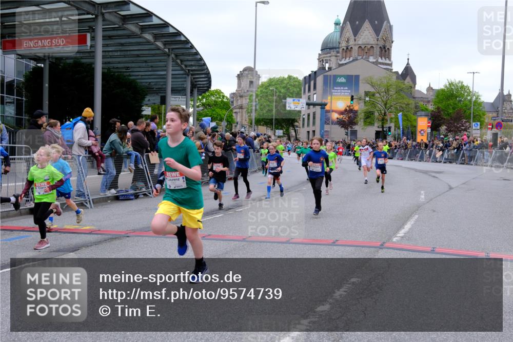 25.04.2026 - Das Zehntel Tim E. http://msf.ph/oto/9574739 25.04.2026 10:51:33 Ziel 5251, 5362, 5379, 5396, 5433, 5492, 5575, 5794, 5838, 6088, 6136, 6139, 6532, 6550, 6659, 6691, 6822, 6856, 6988, 7073, 7100, 7126, 7136, 7150, 7169, 7178, 7186, 7246, 7254, 7332, 7590, 7719, 7909, 7946, 7957, 7981 meine-sportfotos.de