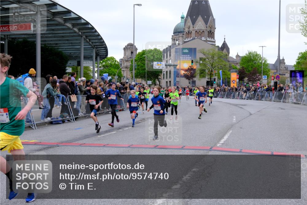 25.04.2026 - Das Zehntel Tim E. http://msf.ph/oto/9574740 25.04.2026 10:51:33 Ziel 5251, 5362, 5379, 5396, 5433, 5492, 5575, 5794, 5838, 6088, 6136, 6139, 6532, 6550, 6659, 6691, 6822, 6856, 6988, 7073, 7100, 7126, 7136, 7150, 7169, 7178, 7186, 7246, 7254, 7332, 7590, 7719, 7909, 7946, 7957, 7981 meine-sportfotos.de
