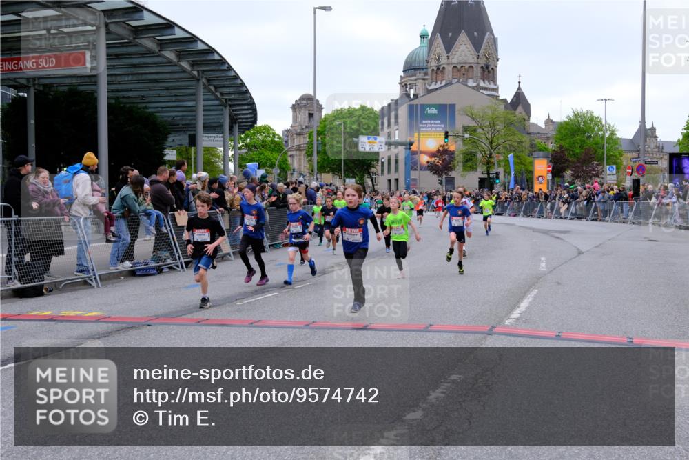 25.04.2026 - Das Zehntel Tim E. http://msf.ph/oto/9574742 25.04.2026 10:51:33 Ziel 5251, 5362, 5379, 5396, 5433, 5492, 5575, 5794, 5838, 6088, 6136, 6139, 6532, 6550, 6659, 6691, 6822, 6856, 6988, 7073, 7100, 7126, 7136, 7150, 7169, 7178, 7186, 7246, 7254, 7332, 7590, 7719, 7909, 7946, 7957, 7981 meine-sportfotos.de