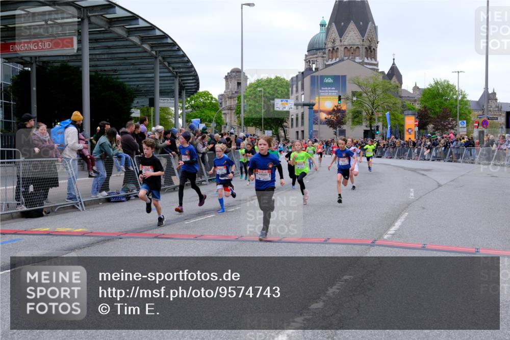 25.04.2026 - Das Zehntel Tim E. http://msf.ph/oto/9574743 25.04.2026 10:51:33 Ziel 5251, 5362, 5379, 5396, 5433, 5492, 5575, 5794, 5838, 6088, 6136, 6139, 6532, 6550, 6659, 6691, 6822, 6856, 6988, 7073, 7100, 7126, 7136, 7150, 7169, 7178, 7186, 7246, 7254, 7332, 7590, 7719, 7909, 7946, 7957, 7981 meine-sportfotos.de