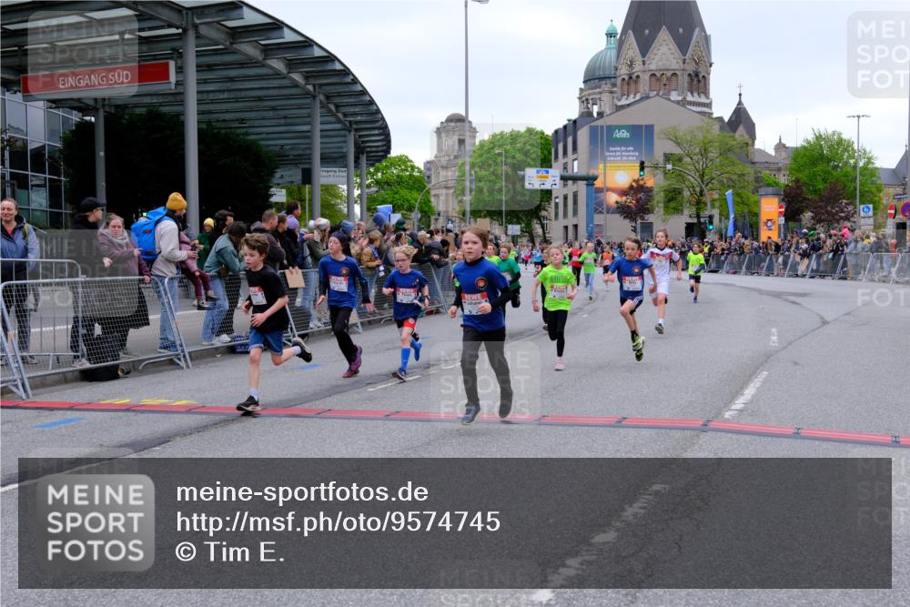 25.04.2026 - Das Zehntel Tim E. http://msf.ph/oto/9574745 25.04.2026 10:51:34 Ziel 5251, 5362, 5379, 5396, 5433, 5492, 5575, 5794, 5838, 6088, 6136, 6139, 6142, 6532, 6550, 6822, 6856, 6988, 7073, 7100, 7126, 7136, 7150, 7169, 7178, 7186, 7246, 7254, 7332, 7388, 7590, 7909, 7946, 7957, 7981 meine-sportfotos.de
