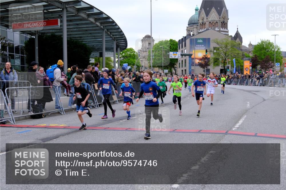 25.04.2026 - Das Zehntel Tim E. http://msf.ph/oto/9574746 25.04.2026 10:51:34 Ziel 5251, 5362, 5379, 5396, 5433, 5492, 5575, 5794, 5838, 6088, 6136, 6139, 6142, 6532, 6550, 6822, 6856, 6988, 7073, 7100, 7126, 7136, 7150, 7169, 7178, 7186, 7246, 7254, 7332, 7388, 7590, 7909, 7946, 7957, 7981 meine-sportfotos.de