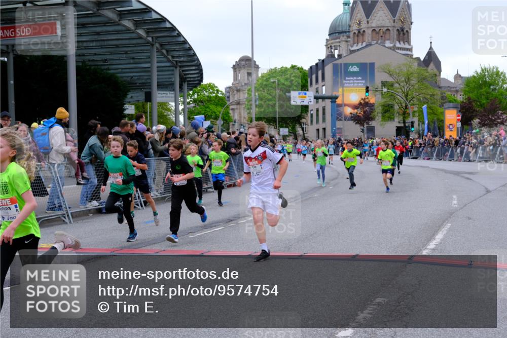 25.04.2026 - Das Zehntel Tim E. http://msf.ph/oto/9574754 25.04.2026 10:51:35 Ziel 5251, 5362, 5379, 5396, 5433, 5492, 5575, 5794, 5838, 6088, 6136, 6139, 6142, 6532, 6550, 6822, 6856, 6988, 7073, 7100, 7126, 7136, 7150, 7169, 7178, 7186, 7246, 7254, 7332, 7388, 7590, 7909, 7946, 7957 meine-sportfotos.de