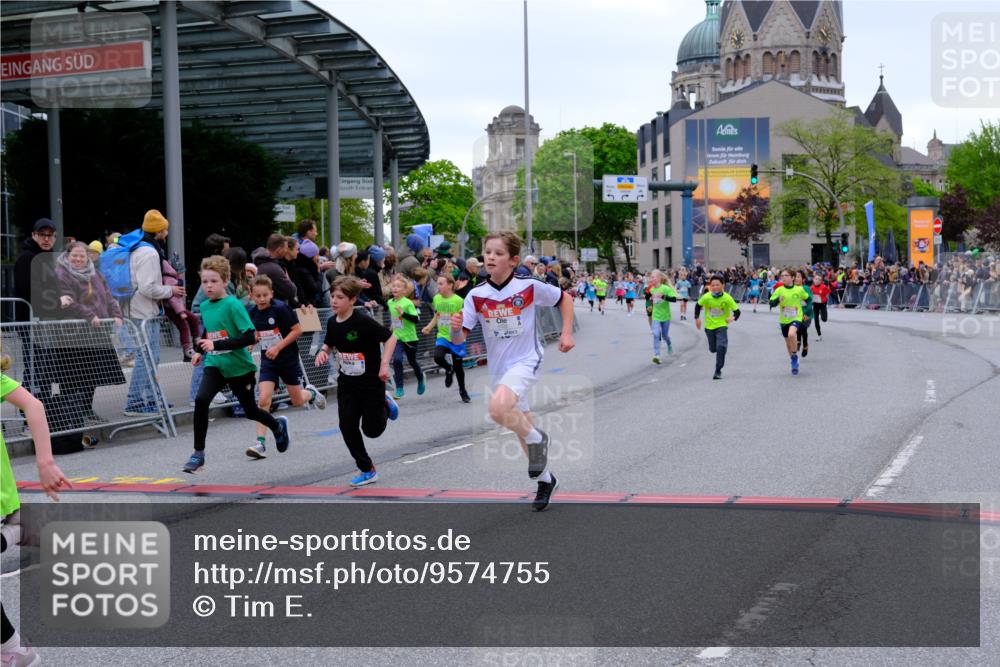 25.04.2026 - Das Zehntel Tim E. http://msf.ph/oto/9574755 25.04.2026 10:51:35 Ziel 5251, 5362, 5379, 5396, 5433, 5492, 5575, 5794, 5838, 6088, 6136, 6139, 6142, 6532, 6550, 6822, 6856, 6988, 7073, 7100, 7126, 7136, 7150, 7169, 7178, 7186, 7246, 7254, 7332, 7388, 7590, 7909, 7946, 7957 meine-sportfotos.de