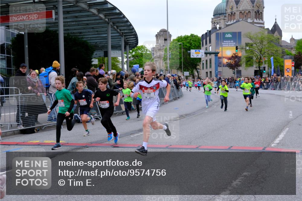 25.04.2026 - Das Zehntel Tim E. http://msf.ph/oto/9574756 25.04.2026 10:51:35 Ziel 5251, 5362, 5379, 5396, 5433, 5492, 5575, 5794, 5838, 6088, 6136, 6139, 6142, 6532, 6550, 6822, 6856, 6988, 7073, 7100, 7126, 7136, 7150, 7169, 7178, 7186, 7246, 7254, 7332, 7388, 7590, 7909, 7946, 7957 meine-sportfotos.de