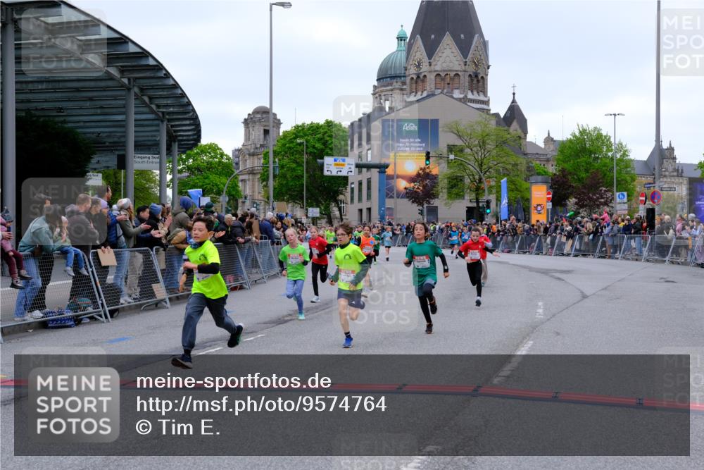 25.04.2026 - Das Zehntel Tim E. http://msf.ph/oto/9574764 25.04.2026 10:51:37 Ziel 5251, 5362, 5379, 5396, 5433, 5492, 5551, 5575, 6136, 6139, 6142, 6532, 6550, 6822, 6856, 6988, 7100, 7126, 7136, 7150, 7246, 7254, 7388, 7590, 7909, 7957 meine-sportfotos.de