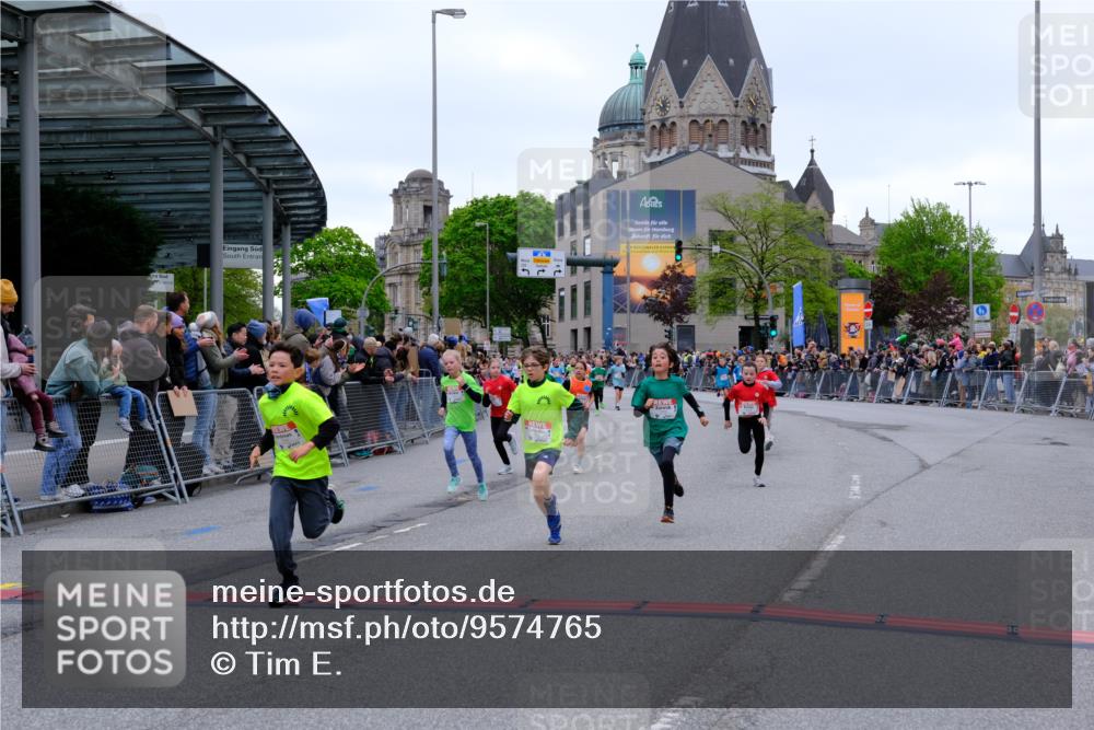 25.04.2026 - Das Zehntel Tim E. http://msf.ph/oto/9574765 25.04.2026 10:51:37 Ziel 5251, 5362, 5379, 5396, 5433, 5492, 5551, 5575, 6136, 6139, 6142, 6532, 6550, 6822, 6856, 6988, 7100, 7126, 7136, 7150, 7246, 7254, 7388, 7590, 7909, 7957 meine-sportfotos.de