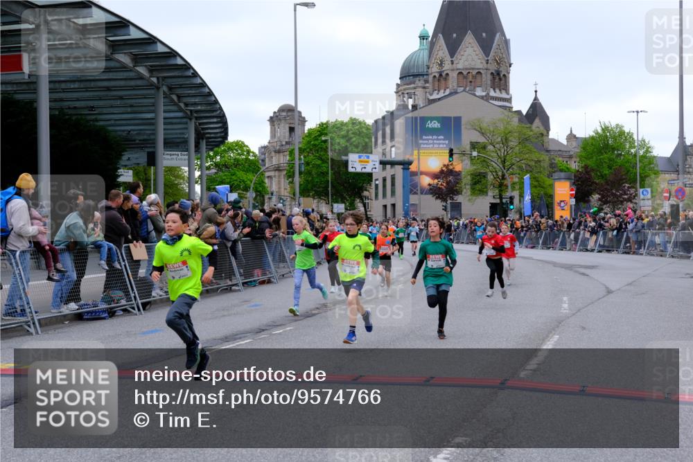 25.04.2026 - Das Zehntel Tim E. http://msf.ph/oto/9574766 25.04.2026 10:51:37 Ziel 5251, 5362, 5379, 5396, 5433, 5492, 5551, 5575, 6136, 6139, 6142, 6532, 6550, 6822, 6856, 6988, 7100, 7126, 7136, 7150, 7246, 7254, 7388, 7590, 7909, 7957 meine-sportfotos.de