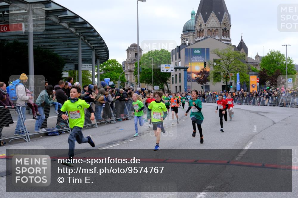 25.04.2026 - Das Zehntel Tim E. http://msf.ph/oto/9574767 25.04.2026 10:51:37 Ziel 5251, 5362, 5379, 5396, 5433, 5492, 5551, 5575, 6136, 6139, 6142, 6532, 6550, 6822, 6856, 6988, 7100, 7126, 7136, 7150, 7246, 7254, 7388, 7590, 7909, 7957 meine-sportfotos.de