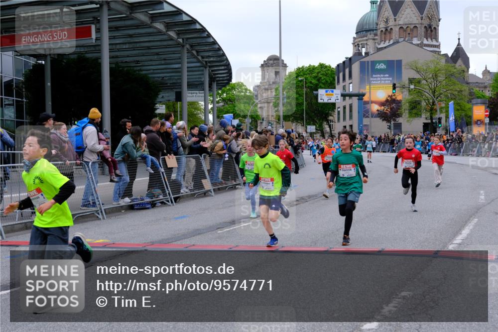 25.04.2026 - Das Zehntel Tim E. http://msf.ph/oto/9574771 25.04.2026 10:51:38 Ziel 5251, 5362, 5379, 5396, 5433, 5492, 5551, 5575, 5782, 6136, 6139, 6142, 6532, 6550, 6822, 6856, 6988, 7100, 7126, 7136, 7150, 7246, 7254, 7388, 7909, 7957 meine-sportfotos.de