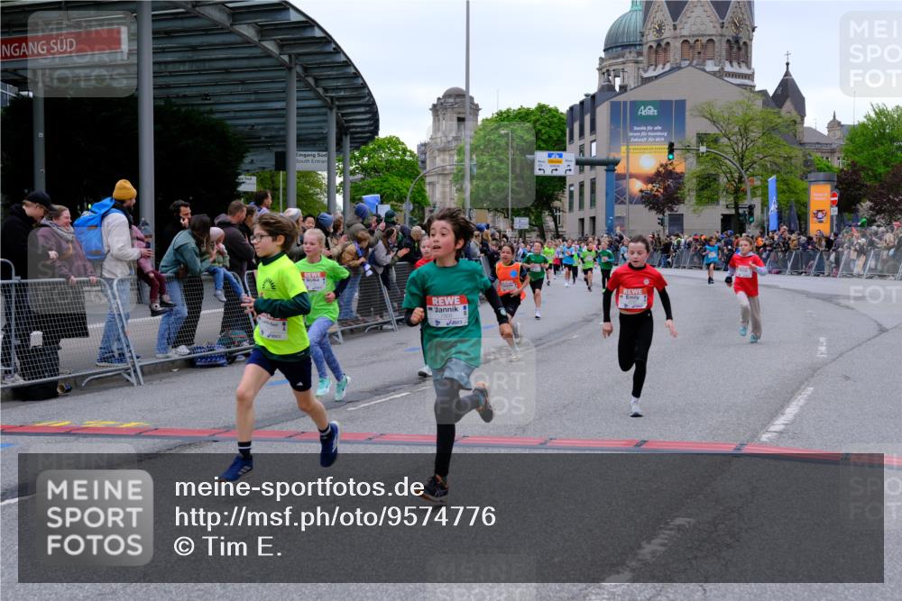 25.04.2026 - Das Zehntel Tim E. http://msf.ph/oto/9574776 25.04.2026 10:51:38 Ziel 5251, 5362, 5379, 5396, 5433, 5492, 5551, 5575, 5782, 6136, 6139, 6142, 6532, 6550, 6822, 6856, 6988, 7100, 7126, 7136, 7150, 7246, 7254, 7388, 7909, 7957 meine-sportfotos.de