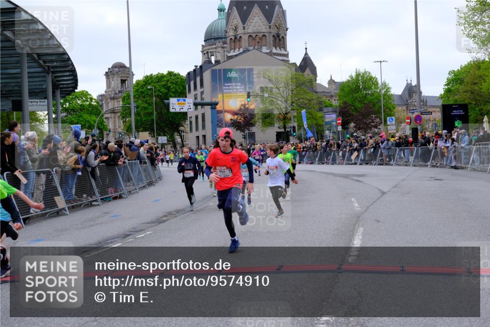 25.04.2026 - Das Zehntel Tim E. http://msf.ph/oto/9574910 25.04.2026 10:52:08 Ziel 5009, 5176, 5241, 5569, 6009, 6087, 6752, 6766, 6869, 7110, 7142, 7162, 7305, 7436, 7675, 7884, 8015, 8042 meine-sportfotos.de