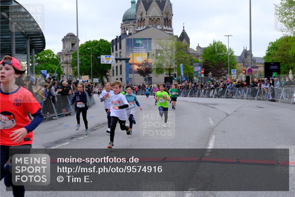 25.04.2026 - Das Zehntel Tim E. http://msf.ph/oto/9574916 25.04.2026 10:52:08 Ziel 5009, 5176, 5241, 5569, 6009, 6087, 6752, 6766, 6869, 7110, 7142, 7162, 7305, 7436, 7675, 7884, 8015, 8042 meine-sportfotos.de