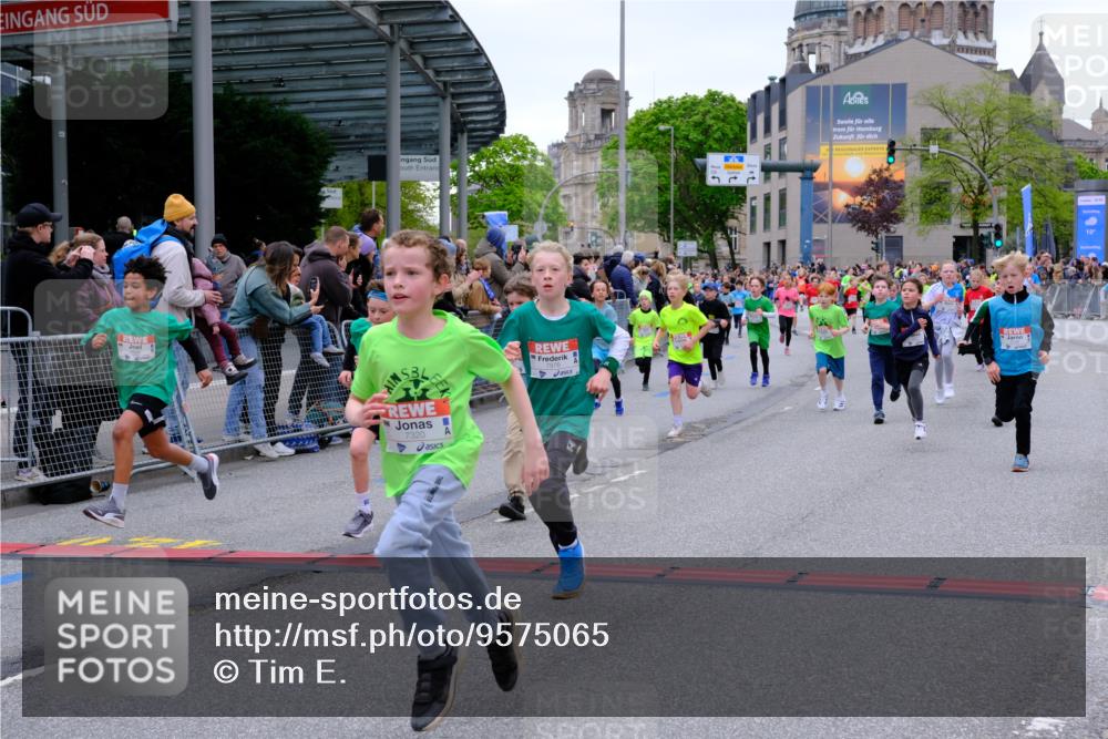 25.04.2026 - Das Zehntel Tim E. http://msf.ph/oto/9575065 25.04.2026 10:52:35 Ziel 5081, 5092, 5100, 5450, 5689, 5738, 5777, 5781, 5874, 5907, 6015, 6027, 6054, 6144, 6147, 6409, 6428, 6493, 6512, 6651, 6679, 6754, 6987, 7180, 7184, 7238, 7299, 7320, 7608, 7615, 7745, 7757, 7904, 7921, 7976, 8022, 8024, 8036 meine-sportfotos.de