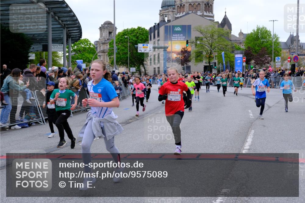 25.04.2026 - Das Zehntel Tim E. http://msf.ph/oto/9575089 25.04.2026 10:52:39 Ziel 5081, 5092, 5292, 5303, 5514, 5738, 5907, 6054, 6123, 6144, 6147, 6161, 6177, 6409, 6428, 6491, 6493, 6512, 6651, 6679, 6754, 6840, 6935, 6960, 6987, 7238, 7255, 7299, 7320, 7513, 7548, 7608, 7615, 7745, 7757, 7869, 7890, 7904, 7918, 7921, 7976, 8022, 8024, 8036 meine-sportfotos.de