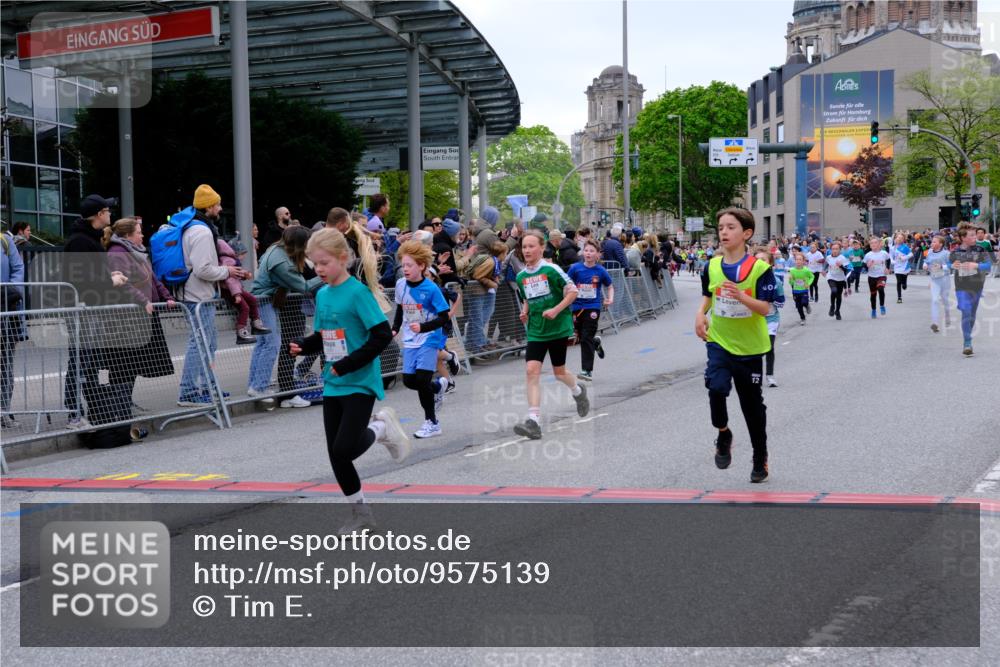 25.04.2026 - Das Zehntel Tim E. http://msf.ph/oto/9575139 25.04.2026 10:52:51 Ziel 5154, 5158, 5180, 5427, 5488, 5504, 5787, 5884, 5910, 5925, 5928, 6018, 6081, 6113, 6123, 6131, 6262, 6266, 6313, 6415, 6517, 6745, 6840, 7105, 7128, 7165, 7167, 7190, 7395, 7456, 7459, 7599, 7629, 7672, 7699, 7716, 7890 meine-sportfotos.de
