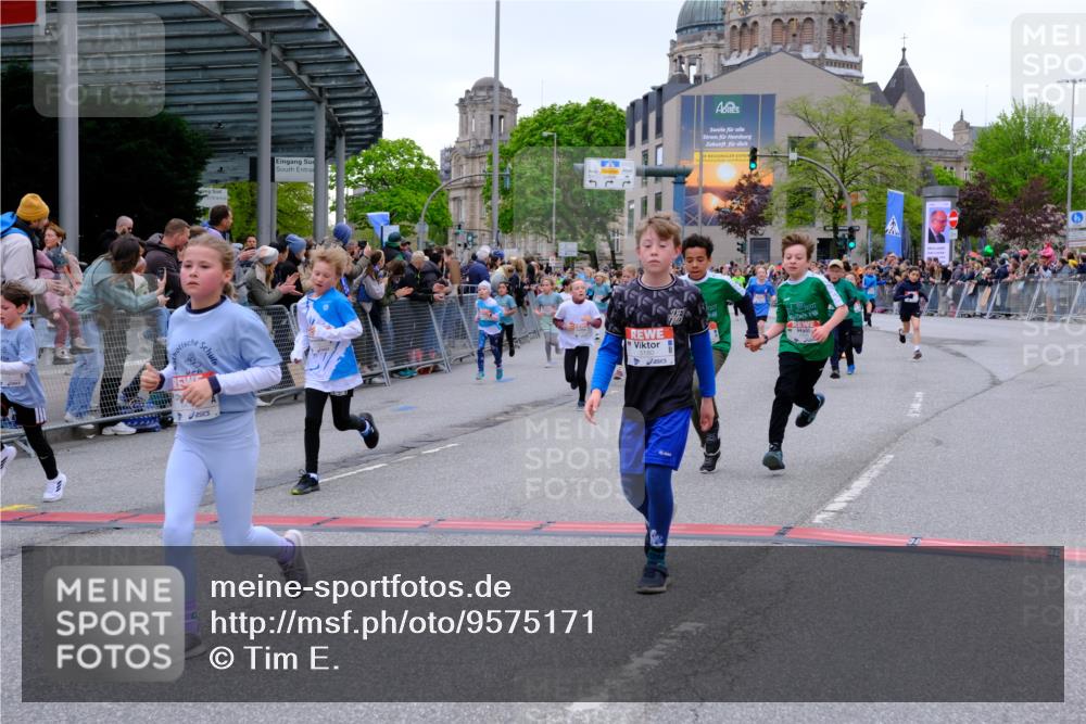 25.04.2026 - Das Zehntel Tim E. http://msf.ph/oto/9575171 25.04.2026 10:52:57 Ziel 5063, 5109, 5154, 5158, 5180, 5237, 5427, 5488, 5504, 5695, 5775, 5787, 5884, 5897, 5898, 5910, 5928, 6081, 6145, 6313, 6321, 6382, 6415, 6745, 7128, 7187, 7190, 7456, 7459, 7512, 7533, 7716, 7750, 7950, 7986 meine-sportfotos.de