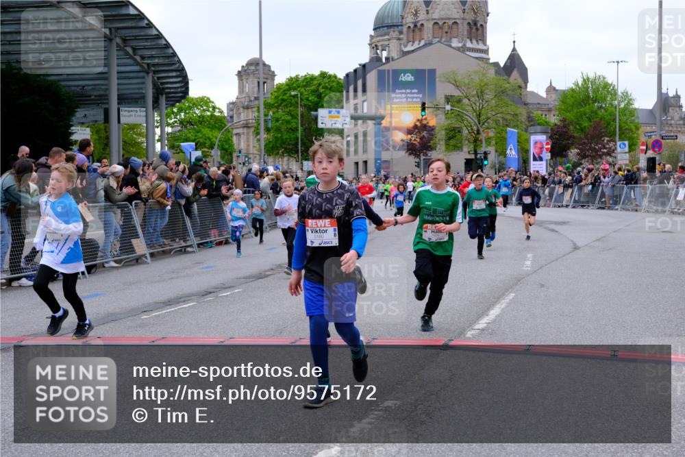 25.04.2026 - Das Zehntel Tim E. http://msf.ph/oto/9575172 25.04.2026 10:52:58 Ziel 5063, 5109, 5154, 5158, 5180, 5237, 5427, 5504, 5695, 5775, 5884, 5897, 5898, 5928, 6081, 6135, 6145, 6313, 6321, 6382, 6415, 6745, 7128, 7160, 7187, 7456, 7459, 7512, 7533, 7716, 7733, 7750, 7950, 7986 meine-sportfotos.de