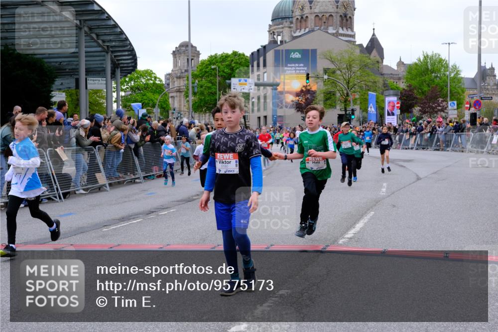 25.04.2026 - Das Zehntel Tim E. http://msf.ph/oto/9575173 25.04.2026 10:52:58 Ziel 5063, 5109, 5154, 5158, 5180, 5237, 5427, 5504, 5695, 5775, 5884, 5897, 5898, 5928, 6081, 6135, 6145, 6313, 6321, 6382, 6415, 6745, 7128, 7160, 7187, 7456, 7459, 7512, 7533, 7716, 7733, 7750, 7950, 7986 meine-sportfotos.de