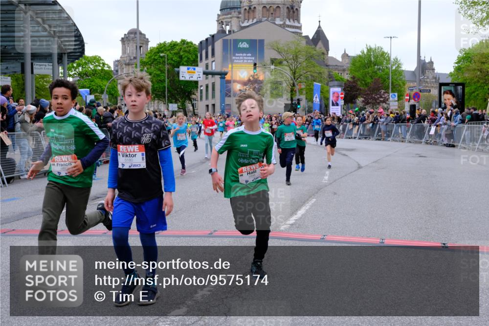 25.04.2026 - Das Zehntel Tim E. http://msf.ph/oto/9575174 25.04.2026 10:52:58 Ziel 5063, 5109, 5154, 5158, 5180, 5237, 5427, 5504, 5695, 5775, 5884, 5897, 5898, 5928, 6081, 6135, 6145, 6313, 6321, 6382, 6415, 6745, 7128, 7160, 7187, 7456, 7459, 7512, 7533, 7716, 7733, 7750, 7950, 7986 meine-sportfotos.de