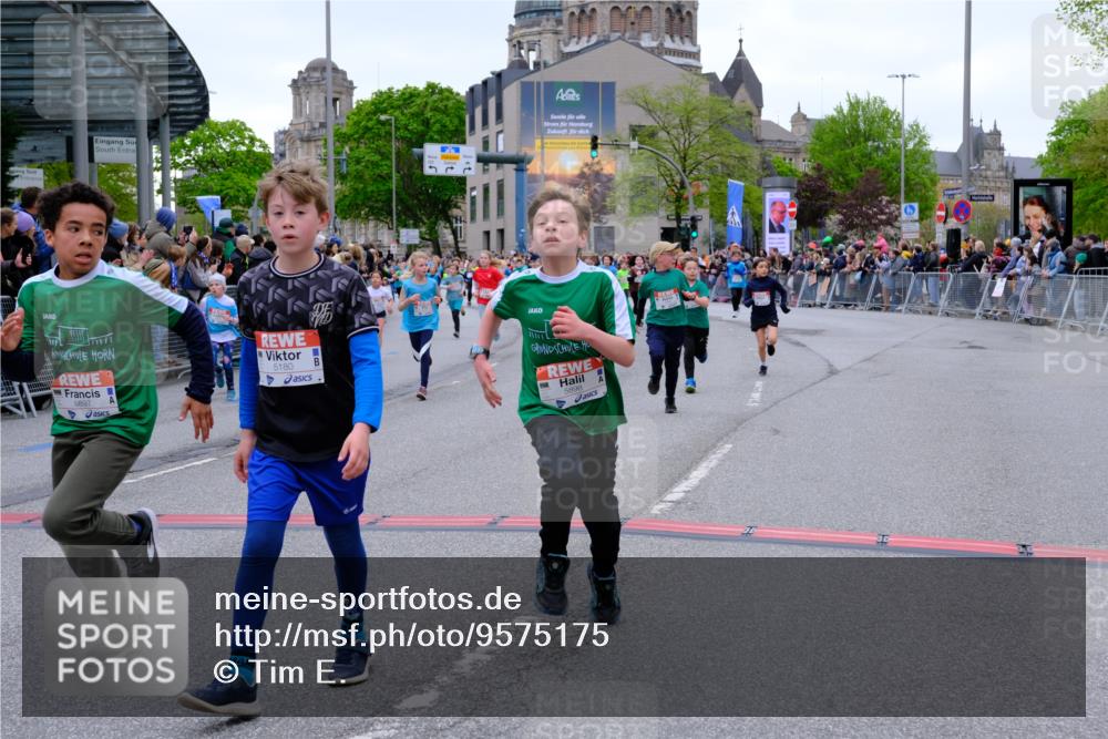 25.04.2026 - Das Zehntel Tim E. http://msf.ph/oto/9575175 25.04.2026 10:52:58 Ziel 5063, 5109, 5154, 5158, 5180, 5237, 5427, 5504, 5695, 5775, 5884, 5897, 5898, 5928, 6081, 6135, 6145, 6313, 6321, 6382, 6415, 6745, 7128, 7160, 7187, 7456, 7459, 7512, 7533, 7716, 7733, 7750, 7950, 7986 meine-sportfotos.de