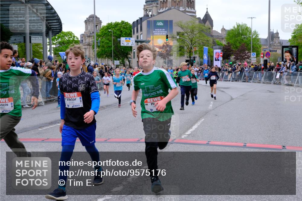 25.04.2026 - Das Zehntel Tim E. http://msf.ph/oto/9575176 25.04.2026 10:52:58 Ziel 5063, 5109, 5154, 5158, 5180, 5237, 5427, 5504, 5695, 5775, 5884, 5897, 5898, 5928, 6081, 6135, 6145, 6313, 6321, 6382, 6415, 6745, 7128, 7160, 7187, 7456, 7459, 7512, 7533, 7716, 7733, 7750, 7950, 7986 meine-sportfotos.de