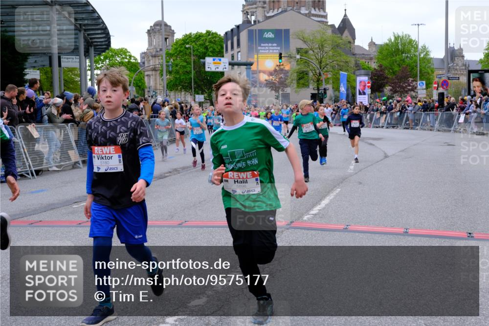 25.04.2026 - Das Zehntel Tim E. http://msf.ph/oto/9575177 25.04.2026 10:52:58 Ziel 5063, 5109, 5154, 5158, 5180, 5237, 5427, 5504, 5695, 5775, 5884, 5897, 5898, 5928, 6081, 6135, 6145, 6313, 6321, 6382, 6415, 6745, 7128, 7160, 7187, 7456, 7459, 7512, 7533, 7716, 7733, 7750, 7950, 7986 meine-sportfotos.de