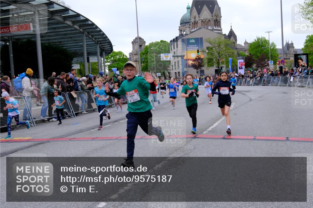 25.04.2026 - Das Zehntel Tim E. http://msf.ph/oto/9575187 25.04.2026 10:53:00 Ziel 5063, 5109, 5154, 5158, 5180, 5237, 5427, 5504, 5695, 5775, 5825, 5897, 5898, 6071, 6072, 6135, 6145, 6313, 6321, 6340, 6382, 6415, 6528, 6745, 7128, 7160, 7187, 7456, 7459, 7504, 7512, 7533, 7550, 7733, 7750, 7950, 7986 meine-sportfotos.de