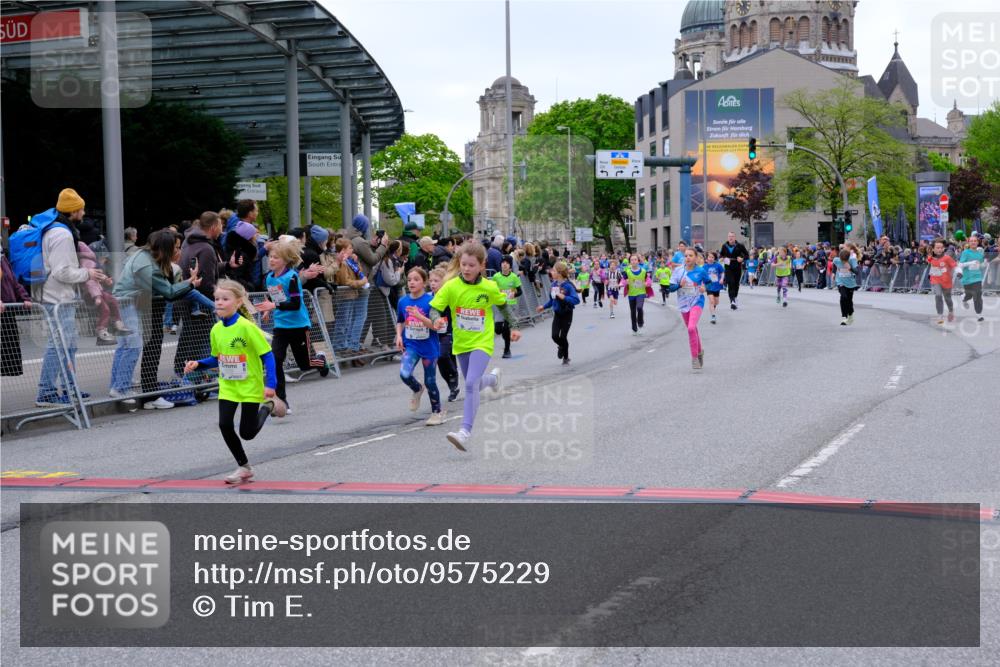 25.04.2026 - Das Zehntel Tim E. http://msf.ph/oto/9575229 25.04.2026 10:53:09 Ziel 5063, 5294, 5365, 5452, 5779, 5785, 5807, 5819, 5825, 5906, 5999, 6050, 6071, 6072, 6079, 6135, 6145, 6321, 6340, 6528, 6868, 6922, 7114, 7127, 7160, 7170, 7229, 7243, 7248, 7424, 7504, 7550, 7596, 7733, 7735, 8033 meine-sportfotos.de