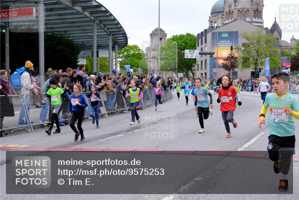 25.04.2026 - Das Zehntel Tim E. http://msf.ph/oto/9575253 25.04.2026 10:53:12 Ziel 5066, 5294, 5365, 5452, 5779, 5785, 5807, 5819, 5825, 5906, 5999, 6050, 6073, 6079, 6528, 6534, 6535, 6868, 6922, 6941, 6955, 7114, 7127, 7170, 7229, 7243, 7248, 7424, 7504, 7596, 7735, 8033 meine-sportfotos.de