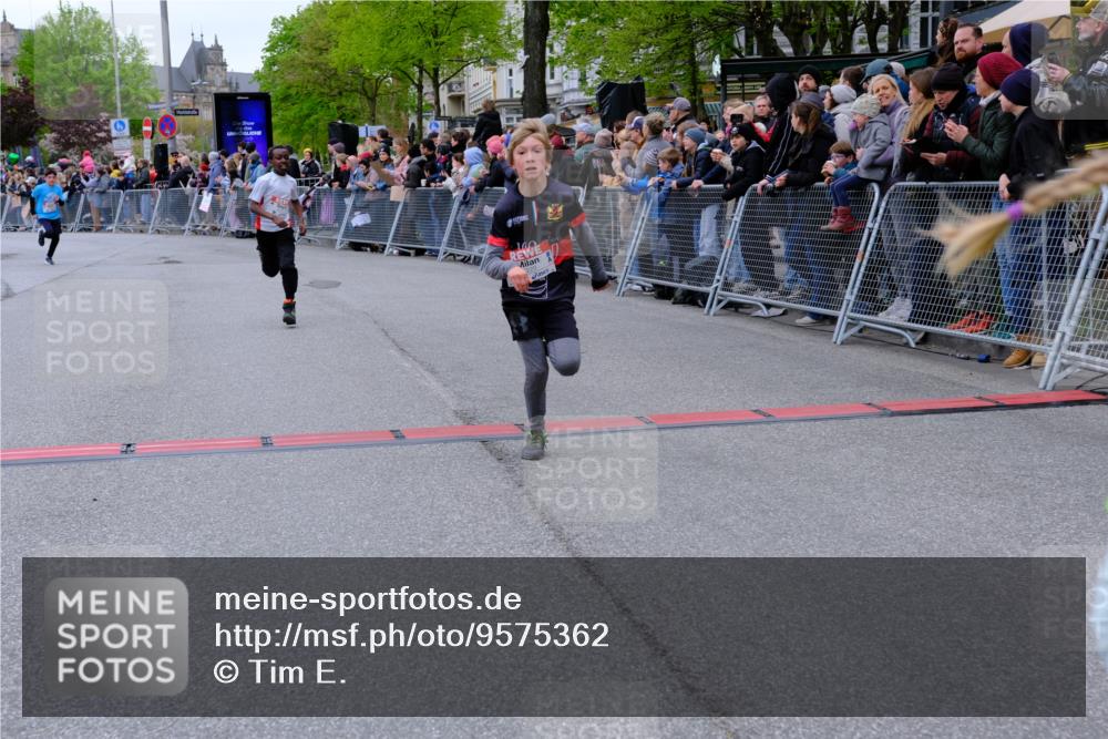 25.04.2026 - Das Zehntel Tim E. http://msf.ph/oto/9575362 25.04.2026 10:53:35 Ziel 5165, 5173, 5259, 5269, 5278, 5279, 5317, 5318, 5324, 5529, 5701, 5795, 6051, 6106, 6212, 6229, 6231, 6237, 6311, 6363, 6450, 6744, 6763, 6912, 7106, 7181, 7185, 7191, 7245, 7247, 7340, 7387, 7540, 7544, 7641, 7652, 7678, 7703, 7839, 7889, 7896, 7917, 8049 meine-sportfotos.de