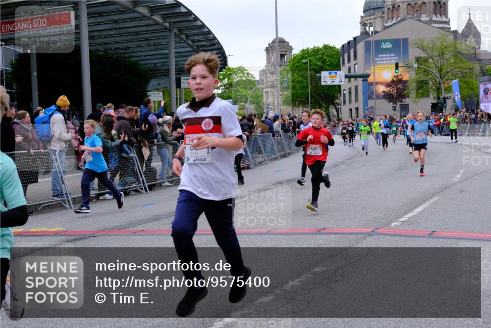 25.04.2026 - Das Zehntel Tim E. http://msf.ph/oto/9575400 25.04.2026 10:53:42 Ziel 5030, 5165, 5173, 5269, 5279, 5317, 5318, 5324, 5529, 5683, 5795, 6028, 6106, 6166, 6229, 6231, 6237, 6244, 6363, 6912, 6926, 7153, 7181, 7185, 7191, 7245, 7387, 7690, 7697, 7885, 7899, 8048, 8059 meine-sportfotos.de