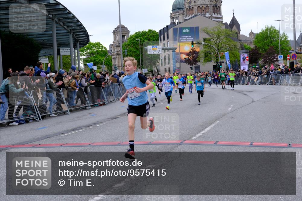 25.04.2026 - Das Zehntel Tim E. http://msf.ph/oto/9575415 25.04.2026 10:53:44 Ziel 5030, 5165, 5317, 5318, 5324, 5529, 5564, 5683, 5729, 6028, 6106, 6166, 6231, 6244, 6363, 6912, 6926, 7153, 7181, 7185, 7191, 7233, 7245, 7253, 7387, 7690, 7697, 7746, 7885, 7899, 8048, 8059 meine-sportfotos.de