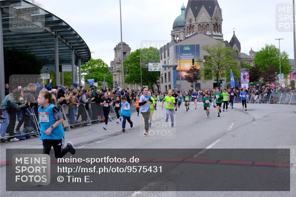 25.04.2026 - Das Zehntel Tim E. http://msf.ph/oto/9575431 25.04.2026 10:53:47 Ziel 5030, 5318, 5324, 5424, 5564, 5683, 5729, 6028, 6060, 6166, 6213, 6244, 6364, 6912, 6926, 7148, 7153, 7181, 7185, 7233, 7253, 7690, 7697, 7746, 7830, 7885, 7899, 7940, 8048, 8059 meine-sportfotos.de