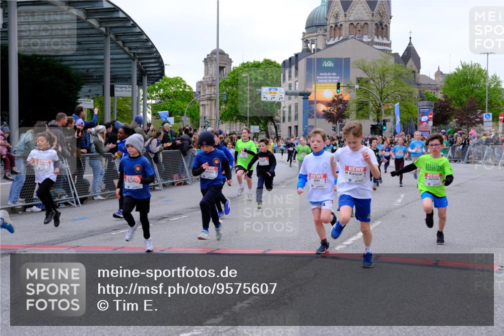 25.04.2026 - Das Zehntel Tim E. http://msf.ph/oto/9575607 25.04.2026 10:54:16 Ziel 5004, 5059, 5072, 5108, 5113, 5255, 5306, 5357, 5376, 5403, 5447, 5470, 5755, 5827, 5901, 5903, 6107, 6613, 6635, 6696, 6701, 6714, 6740, 6844, 6920, 6923, 6924, 6972, 7095, 7175, 7183, 7206, 7249, 7311, 7526, 7741, 7752, 7927, 7949 meine-sportfotos.de