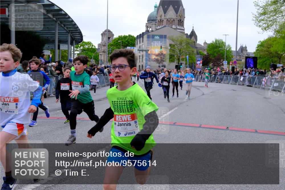 25.04.2026 - Das Zehntel Tim E. http://msf.ph/oto/9575614 25.04.2026 10:54:18 Ziel 5004, 5059, 5072, 5088, 5098, 5108, 5113, 5255, 5306, 5355, 5376, 5403, 5447, 5470, 5590, 5591, 5755, 5901, 5903, 6107, 6613, 6635, 6696, 6701, 6714, 6740, 6844, 6920, 6923, 6924, 6972, 7095, 7175, 7183, 7206, 7311, 7526, 7741, 7752, 7927, 7949 meine-sportfotos.de